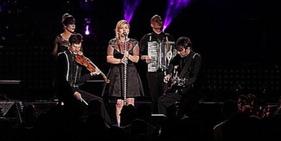 Kelly Clarkson - 'Don't You Want to Stay' Live in Raleigh,