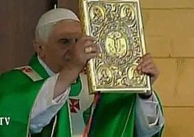 Папа римский помолился за жертв Холокоста и второй мировой в
