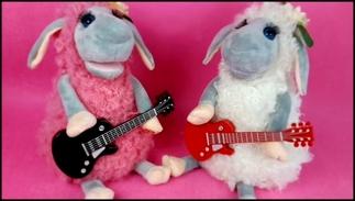 Singing and dancing musical toy BOOGIE WOOGIE SHEEP