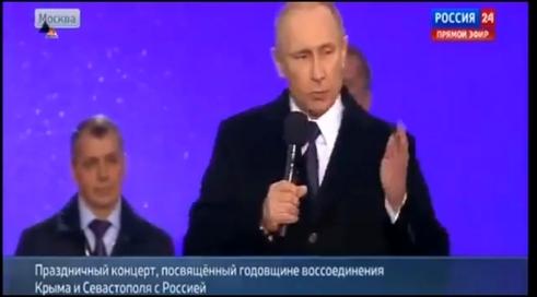 18_03_15 Владимир Путин поет гимн России, на концерте Мы