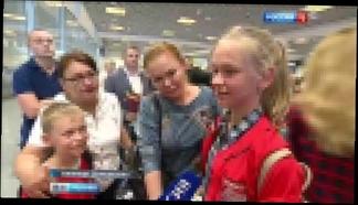 Юные москвичи после 10 часов ожидания в аэропорту Сочи