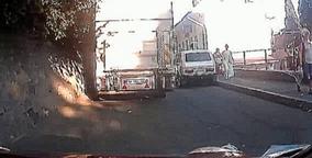ДТП в Алуште водитель не удержал катящийся назад грузовик…